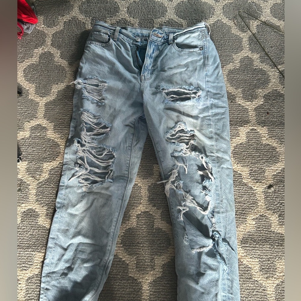 Light blue American eagle high waisted mom jeans